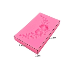 Molde de Silicone Mini Cordão de Flores - lojacanaldaconfeitaria.com.br