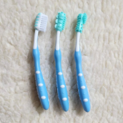 Kit de 3 cepillos de dientes - comprar online