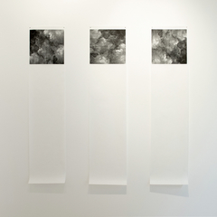Tríptico com variantes da obra Nuvens impressas em colocas de papel kozo. Presse Papier, Canadá.