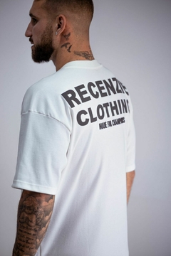 Camiseta Oversized Off White Globo na internet