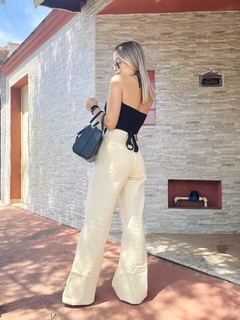 Calça wide leg bege na internet