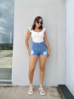 Shorts lavagem média destroyed - loja online