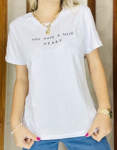 T-shirt algodão “ you have a nice heart” branca