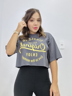 Tee cropped cinza