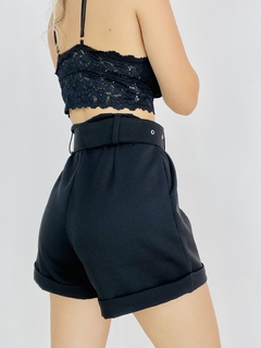 Shorts alfaiataria com cinto preto - comprar online