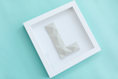 Quadro Letra Low Poly na internet