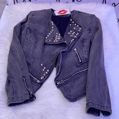 CAMPERA JEAN OSCURO CON TACHAS