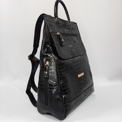 MOCHILA EM COURO CROCO PRETO REF. 1225 - comprar online