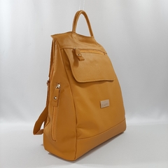 MOCHILA ANTIFURTO EM COURO AMARELO REF. 1225 - comprar online