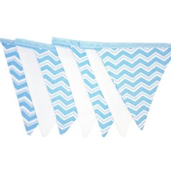 Bandeirinhas de tecido chevron azul e branco