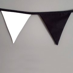Bandeirinhas de tecido preto e branco - comprar online