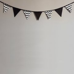 Bandeirinhas de tecido chevron preto/branco + preta