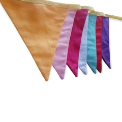 Bandeirinhas de tecido cores - TUDO BONITINHO - Acessórios para casa e você