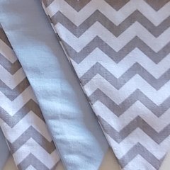 Bandeirinhas de tecido chevron cinza/branco + azul bb lisa - comprar online