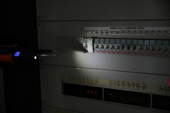 Detector de tensión multifunción IP64 con "LoZ" e indicaciones LED y linterna LED - HT10