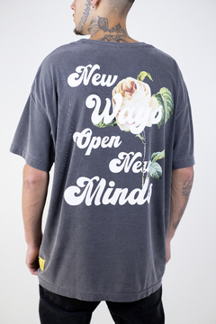 T-SHIRT CHIMP FLOWERS - OVERSIZED// na internet