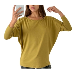 Remera viscosa cuello bote y manga murciélago - comprar online