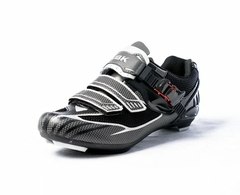 ZAPATILLA SBK RUTA CON CRIKET Y 2 ABROJOS TB36-B1280 NEGRO SIMIL CARBONO - comprar online