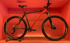 BICICLETA R.29 VENZO PRIMAL XC 10VEL. F/HIDRAULICO NEG/ROJ/AMA