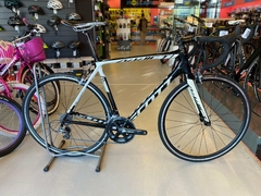 BICICLETA R.28 RUTA SCOTT ADDICT CARBONO USADA TALLE 56 NEGRA BLANCA