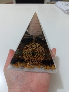 Orgonite Pirâmide 15cm x 15cm