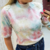 BLUSA MANGA CURTA GOLA ALTA MALHA TIE DYE OMBRO BORDADO na internet