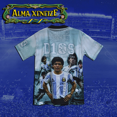 "Levantando la copa" Remera Homenaje Diego Maradona - comprar online