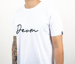 T-Shirt Regular Deum Escrita | Branca - comprar online