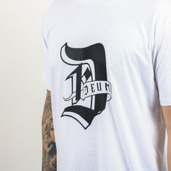 T-Shirt Regular Deum New Logo | Branca - comprar online