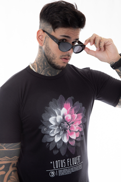 CAMISETA LONG LOTUS DEGRADE PRETA DEUM - DEUM 