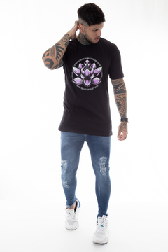 CAMISETA PRETA LOTUS DEUM no - loja online