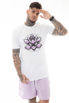 CAMISETA BRANCA LOTUS DEUM na internet