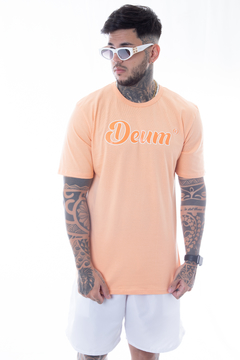 CAMISETA LARANJA DEUM na internet