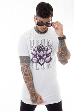 CAMISETA LONG LOTUS BRANCA DEUM na internet