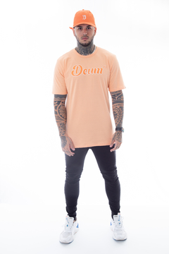 CAMISETA LARANJA DEUM