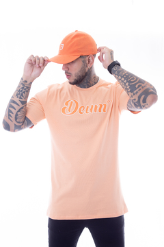 CAMISETA LARANJA DEUM - DEUM 