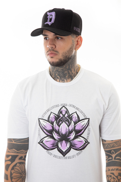 CAMISETA BRANCA LOTUS DEUM - comprar online