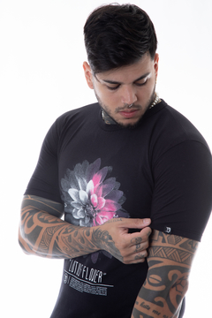 CAMISETA LONG LOTUS DEGRADE PRETA DEUM - comprar online