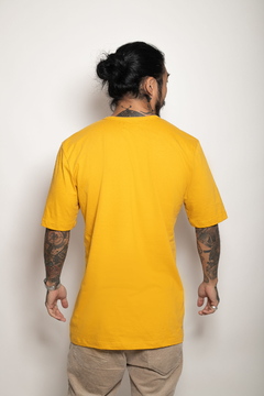 Camiseta TOXIC PRAY DEUM MUSTARD na internet