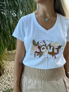 Camiseta Bordada Love