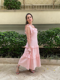 Vestido Midi Laise Rosa na internet