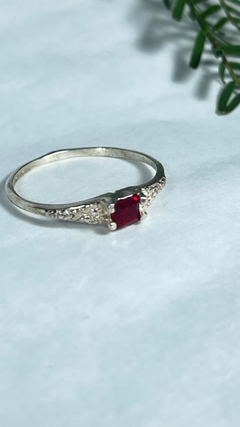 Anillo Plata y cristal rojo en internet