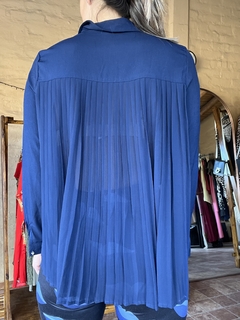 Blusa azul con tablas en internet