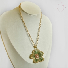 Colar Elo Português Flor Verde e Lilás banhado em ouro 18k - loja online