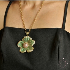 Colar Elo Português Flor Verde e Lilás banhado em ouro 18k