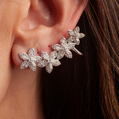 Brinco Ear Cuff Flores Cravejadas Cristal banhado em Prata - comprar online