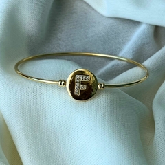 Bracelete Letra F Cravejada Click banhado em ouro 18k - comprar online