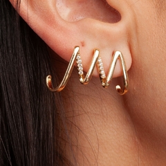 Brinco Ear Cuff Vai Vem Cravejado banhado em ouro 18k