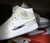 Air Jordan 1 Mid Branco/ Bege/ Dourado na internet