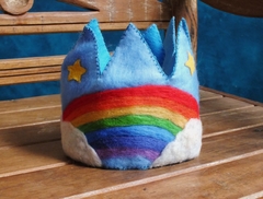 Coroa arco-íris e estrelas na internet